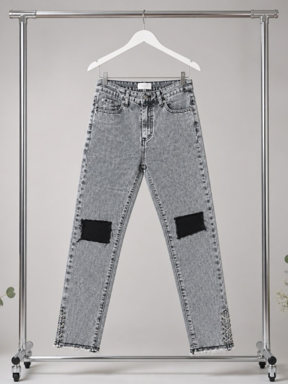 POL Distressed Acid Wash Denim Jeans
Size Small Goth, Moto, Rocker Grey denim